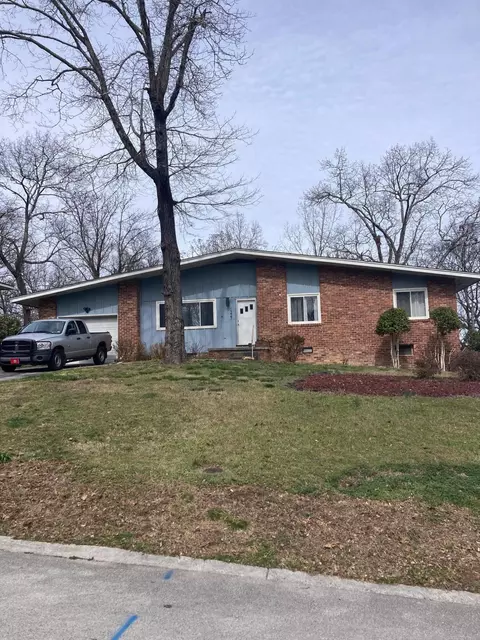 1327 Cloverdale Cir, Hixson, TN 37343