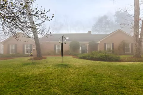 23 W Bartram Rd, Lookout Mountain, TN 37350