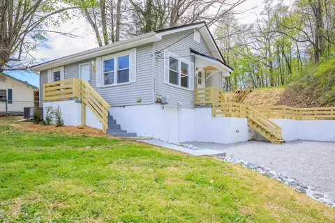 82 Rainbow Dr, Rossville, GA 30741