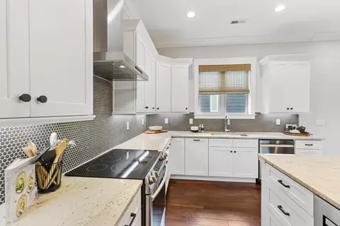 Kitchen - 4194 Barnsley Loop, Ooltewah, TN 37363 photo 7 of 8