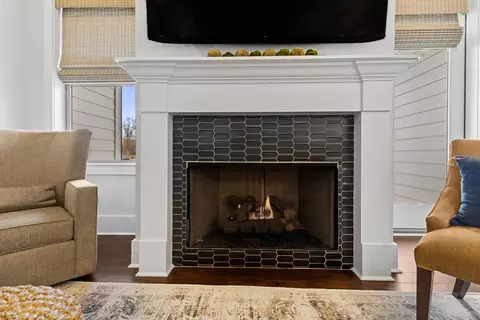 Living - 4194 Barnsley Loop, Ooltewah, TN 37363 photo 2 of 2