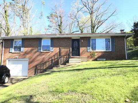 38 Kriswood Dr, Rossville, GA 30741