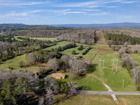 918 Old Lafayette Rd, Chickamauga, GA 30707