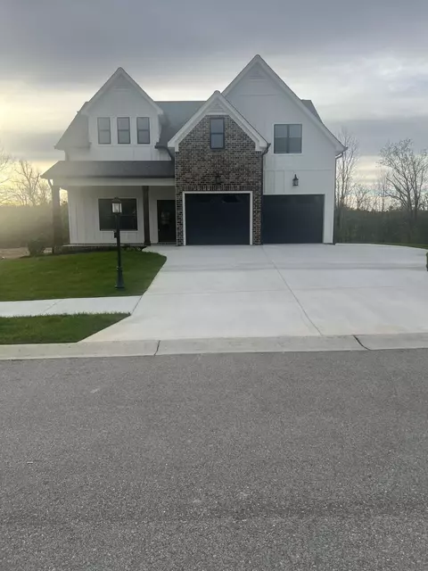 1063 Silverpine Dr, Chattanooga, TN 37421