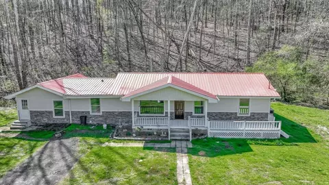 1033 Garretts Chapel Rd, Chickamauga, GA 30707
