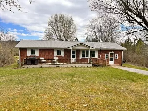 934 Rock Ave, Palmer, TN 37365