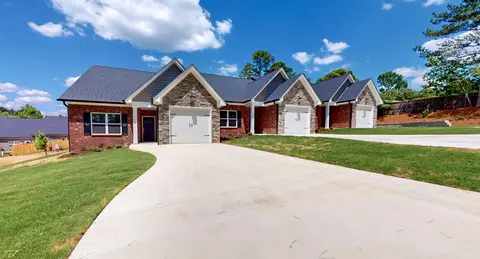 1204 NW Parkstone Dr, Cleveland, TN 37312
