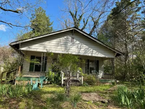 1207 Lower Mill Rd, Hixson, TN 37343