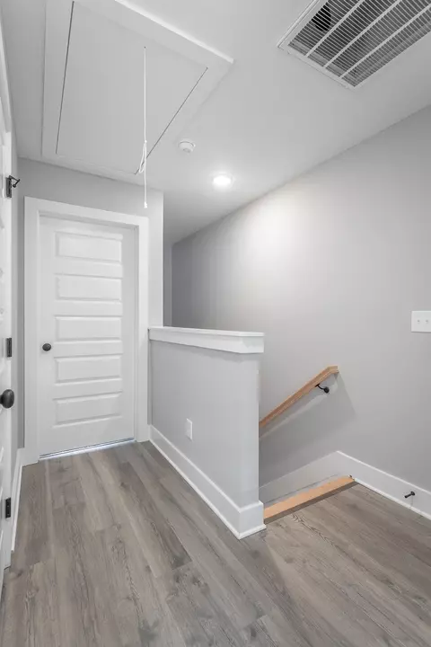 Entry Way - 2425 E 17th St, Chattanooga, TN 37404 photo 3 of 3