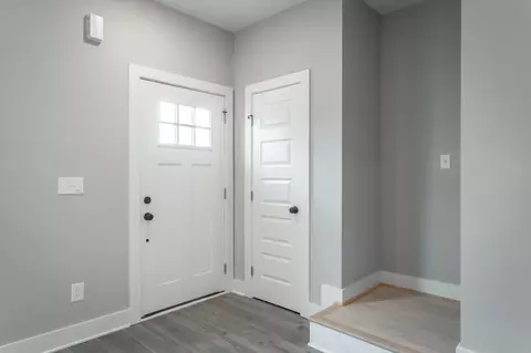 Entry Way - 2425 E 17th St, Chattanooga, TN 37404 photo 1 of 3