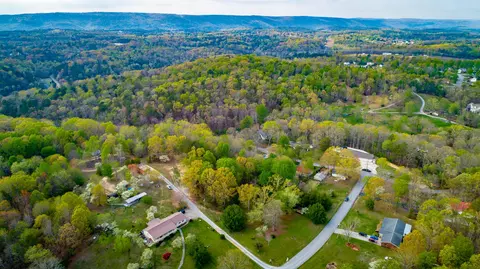 9107 Dallas Bay Rd, Soddy Daisy, TN 37379