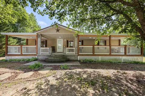 212 N Scenic Dr, Chatsworth, GA 30705