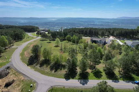 201 Pioneer Rd #216, Jasper, TN 37347
