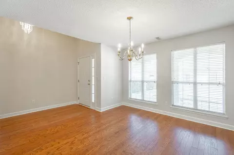Living - 6736 Willow Brook Dr, Chattanooga, TN 37421 photo 4 of 6