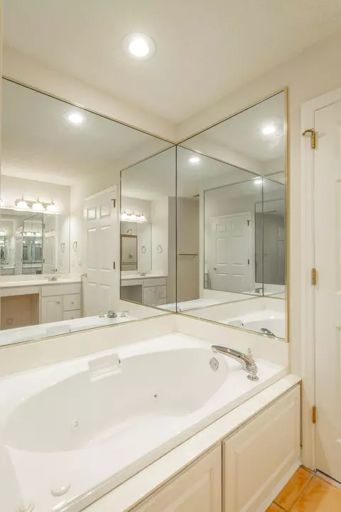 Bath - 6736 Willow Brook Dr, Chattanooga, TN 37421 photo 2 of 7