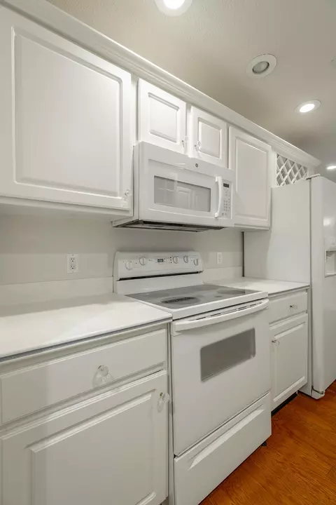 Kitchen - 6736 Willow Brook Dr, Chattanooga, TN 37421 photo 3 of 6