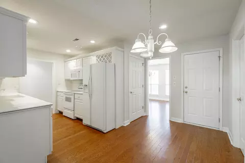Entry Way - 6736 Willow Brook Dr, Chattanooga, TN 37421 photo 1 of 9