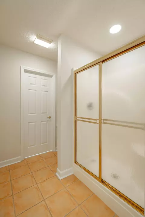 Bath - 6736 Willow Brook Dr, Chattanooga, TN 37421 photo 6 of 7