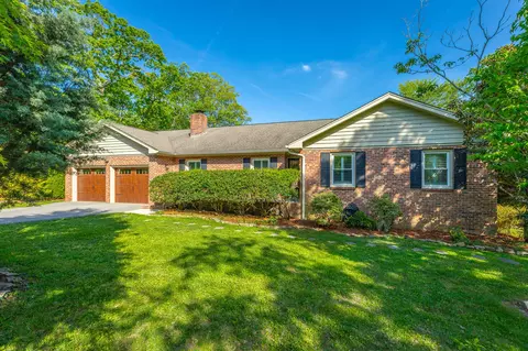2602 Altura Dr, Signal Mountain, TN 37377