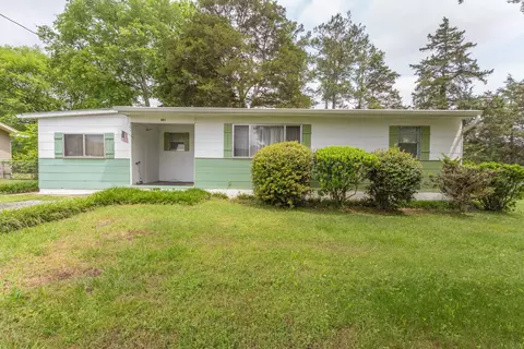 201 Lillian Dr, Rossville, GA 30741