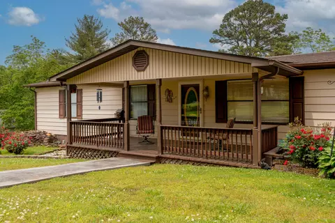 420 Eaves St, Athens, TN 37303