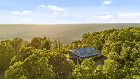 1938 Holloway Ridge Rd, Spring City, TN 37381