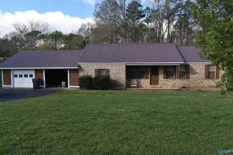 748 Cherokee Trl, Henagar, AL 35978