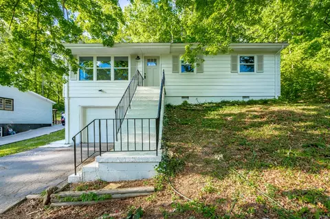 317 Longview Dr, Rossville, GA 30741
