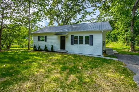 308 Lakeview Dr, Rossville, GA 30741