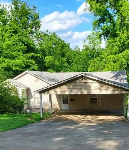 353 Hudson St, Rossville, GA 30741