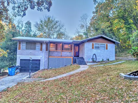 220 W Crest Rd, Rossville, GA 30741