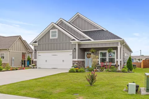210 Country Cove Dr #38, Rossville, GA 30741