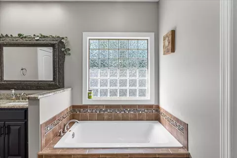 Bath - 4735 Sequatchie Mountain Rd, Sequatchie, TN 37374 photo 3 of 5