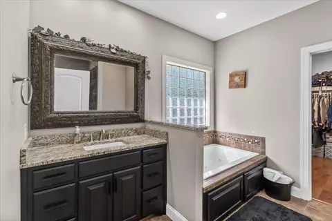 Bath - 4735 Sequatchie Mountain Rd, Sequatchie, TN 37374 photo 2 of 5