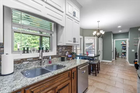 Kitchen - 4735 Sequatchie Mountain Rd, Sequatchie, TN 37374 photo 4 of 4