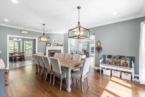Dining - 4735 Sequatchie Mountain Rd, Sequatchie, TN 37374 photo 3 of 4
