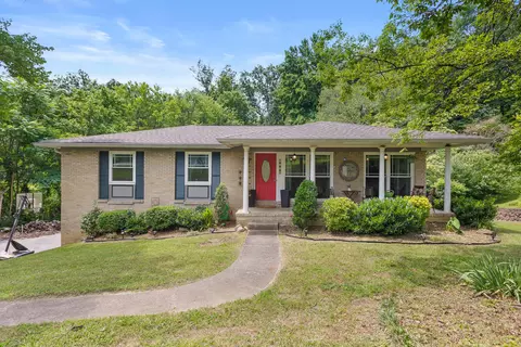 1328 Cloverdale Cir, Hixson, TN 37343