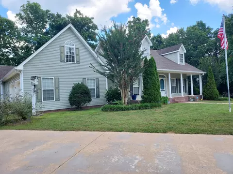 100 Cloudcrest Dr, Rossville, GA 30741