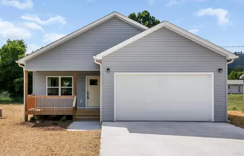 70 Oak Ave, Trenton, GA 30752