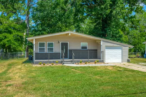 13 Stovall St, Fort Oglethorpe, GA 30742
