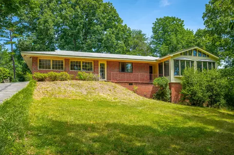 203 Rainbow Dr, Lookout Mountain, GA 30750