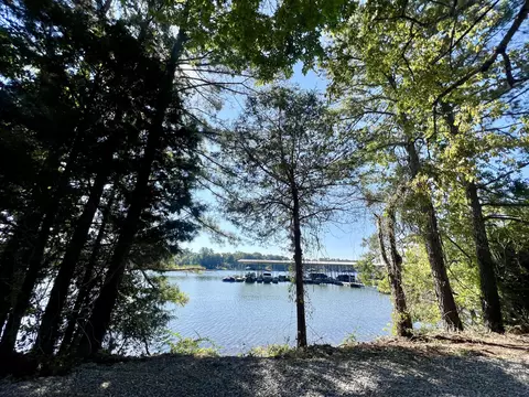 7241 Lakeshore Dr, Chattanooga, TN 37416