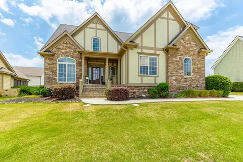 615 Lakeshore Cove Dr, Fort Oglethorpe, GA 30742