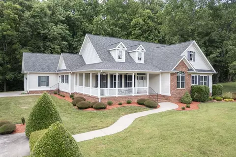 1145 NE Weeks Dr, Cleveland, TN 37312