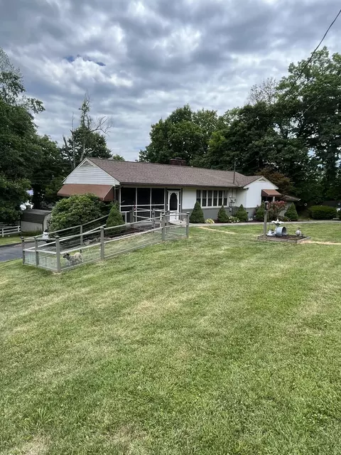 101 Knob Hill Dr, Bristol, TN 37620