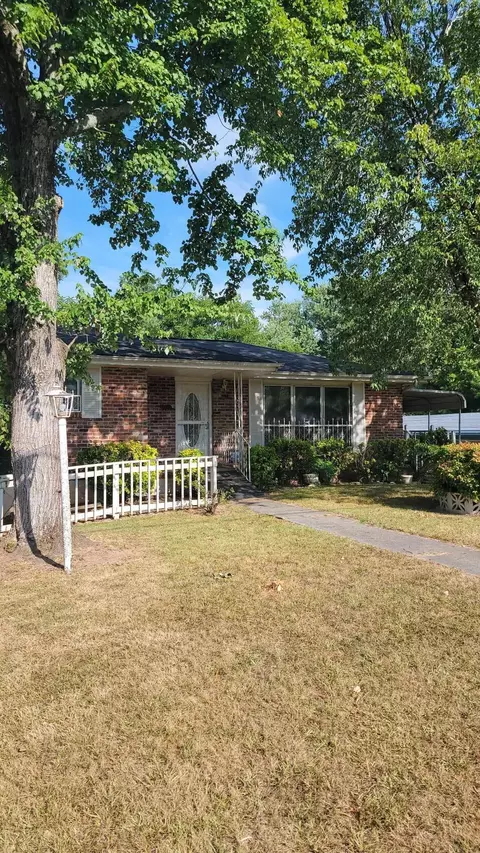 969 E Circle Dr, Rossville, GA 30741