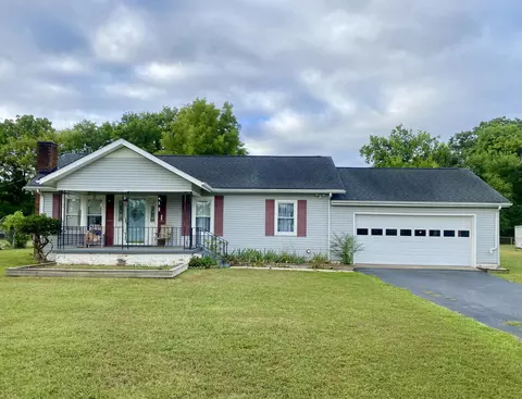 218 Fernwood Dr, Rossville, GA 30741