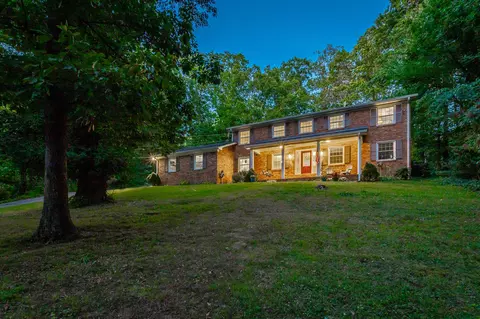 1113 Glamis Cir, Signal Mountain, TN 37377