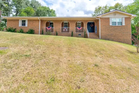 80 Hillcrest Dr, Ringgold, GA 30736