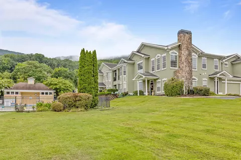 208 Renaissance Ct, Chattanooga, TN 37419